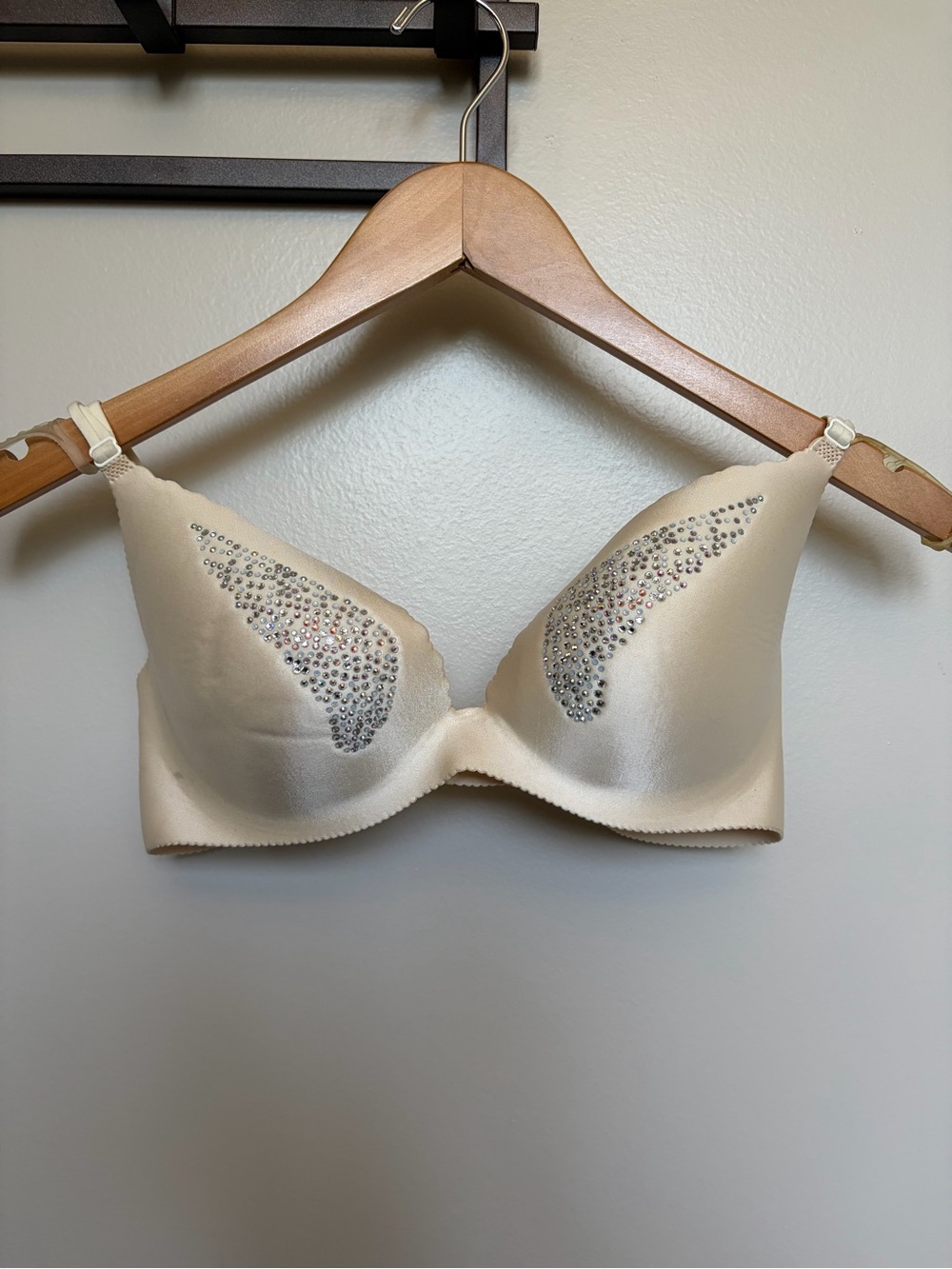 Victoria's Secret Shimmer Embellished Bra - Cream